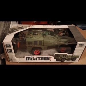 High-Speed Military RC Truck - Green and Red